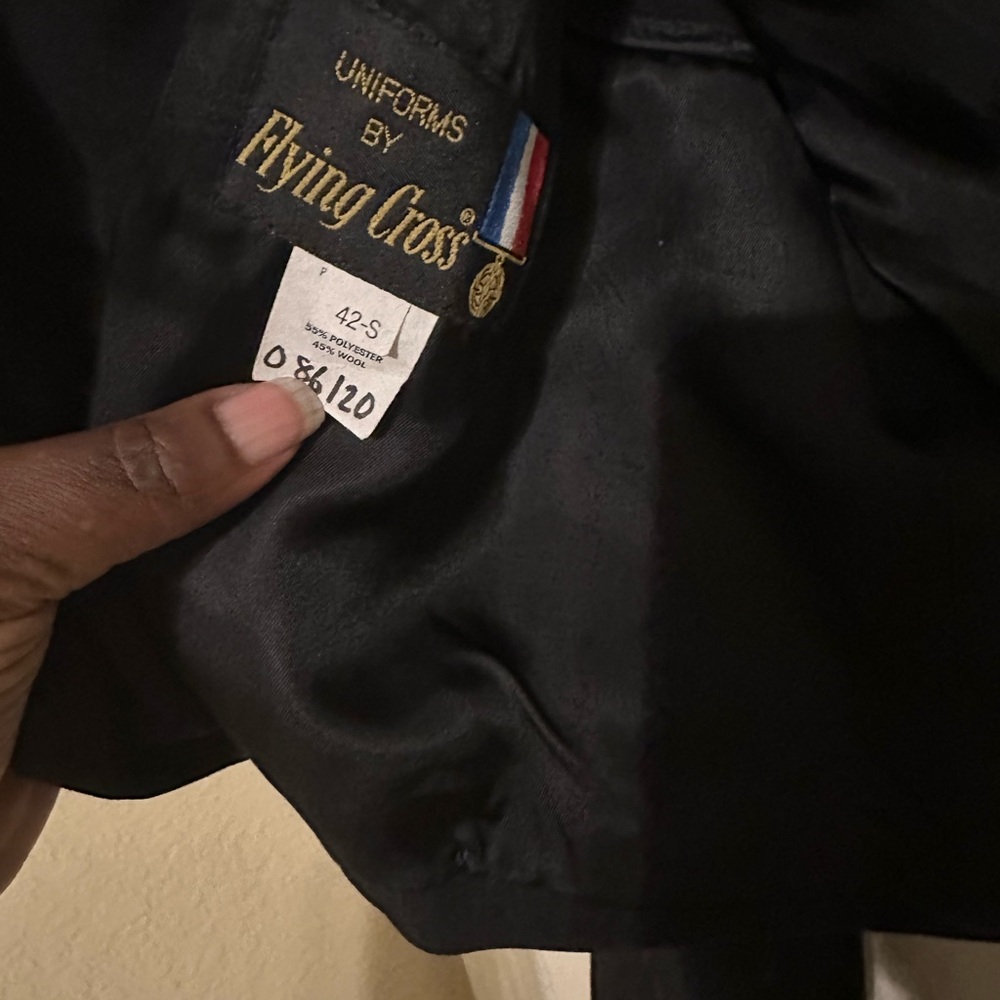 Chic Black Double-Breasted Cropped Blazer with Gold Buttons and shoulder straps - Picture 4 of 6